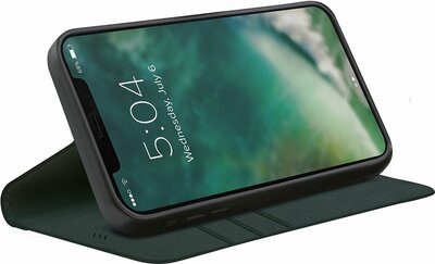 Xqisit Eco Wallet iPhone 12 Pro Max hoesje Groen