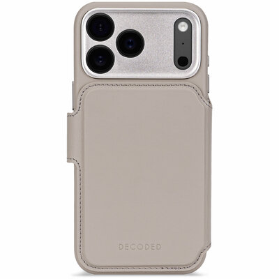 Decoded Leather Detachable 2 in 1&nbsp;Wallet iPhone 17 Pro hoesje beige