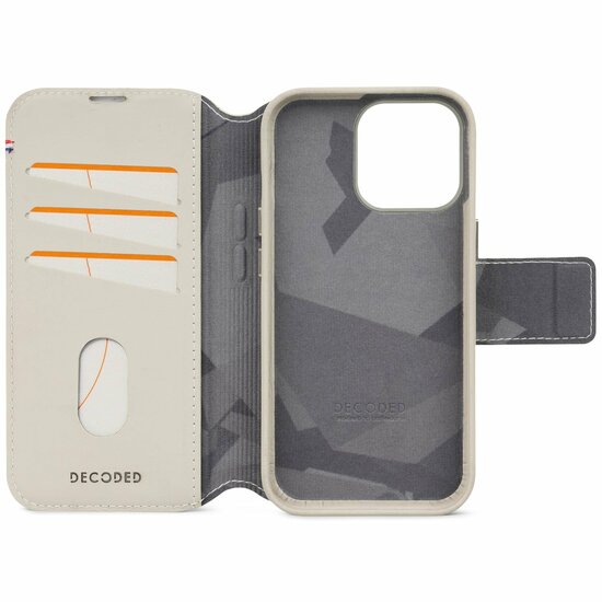 Decoded leren 2 in 1 MagSafe&nbsp;Wallet iPhone 15 Pro hoesje clay