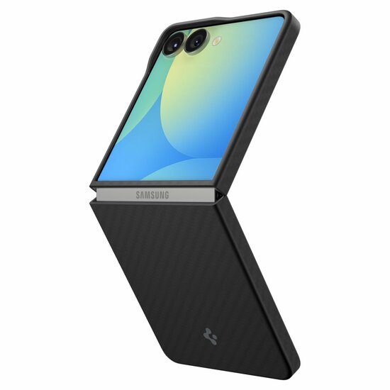 Spigen AirSkin Aramid Galaxy Z Flip 7 hoesje zwart