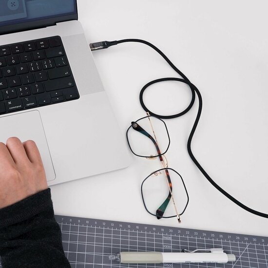 Musthavz 240 watt USB-C naar USB-C kabel met LCD-display