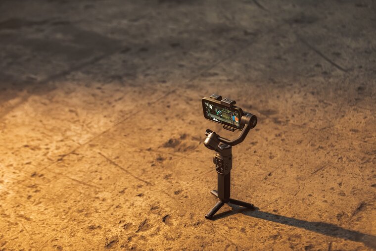Moment Anamorphic 1.33x mobiele lens Gold Flare T-series