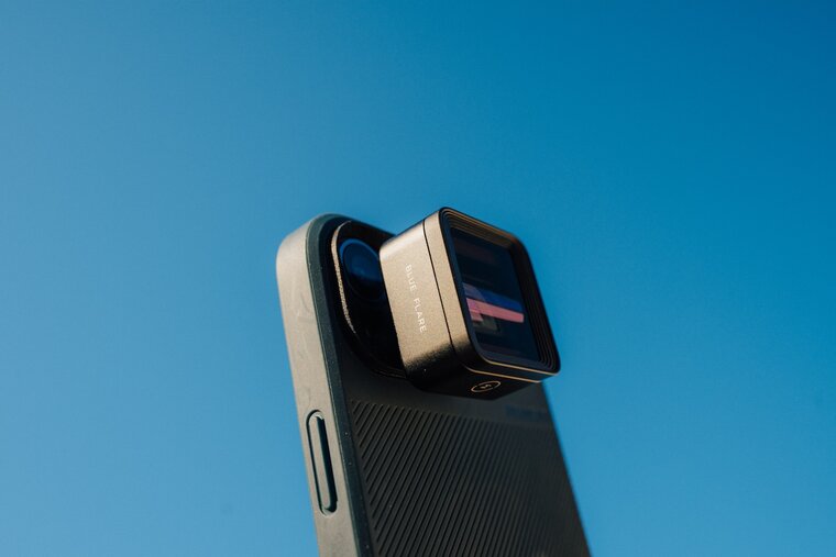 die je videobeelden een futuristische en dramatische sfeer geven