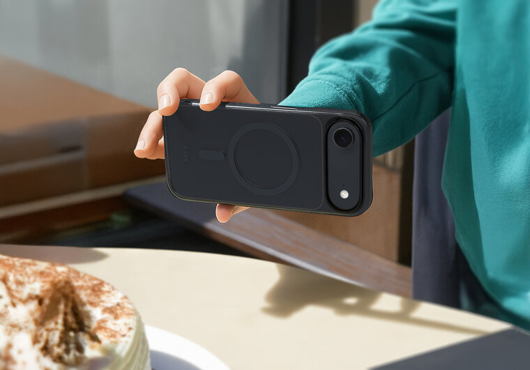 LAUT Crystal Fluro MagSafe iPhone Air hoesje zwart