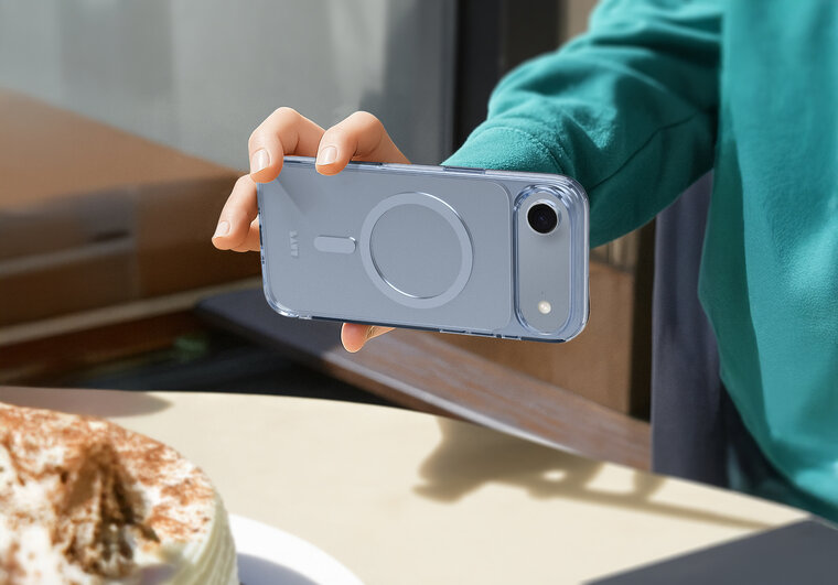 LAUT Crystal Fluro MagSafe iPhone Air hoesje blauw