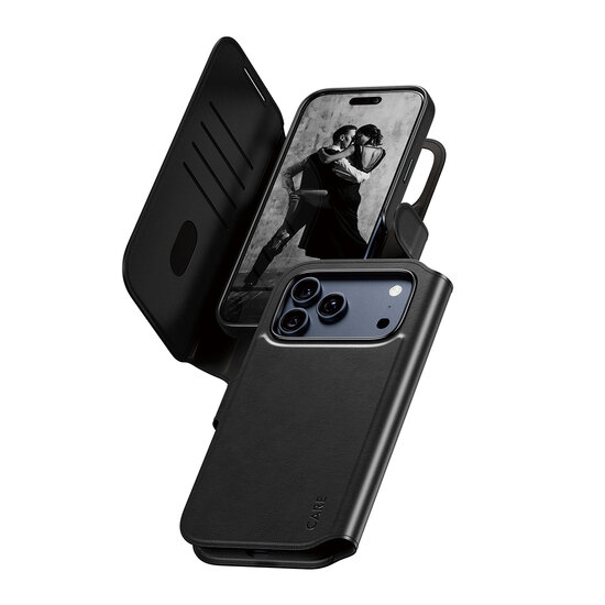 PanzerGlass CARE 2 in 1 Wallet MagSafe iPhone 17 Pro Max hoesje zwart