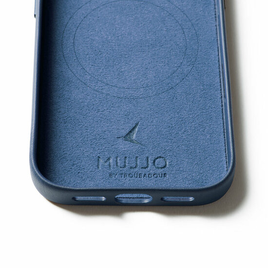 Mujjo Full Leather iPhone 17 Pro hoesje blauw