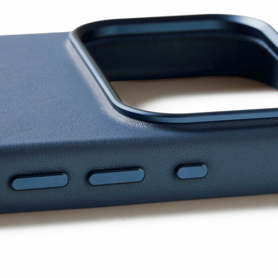 Mujjo Full Leather iPhone 17 Pro hoesje blauw