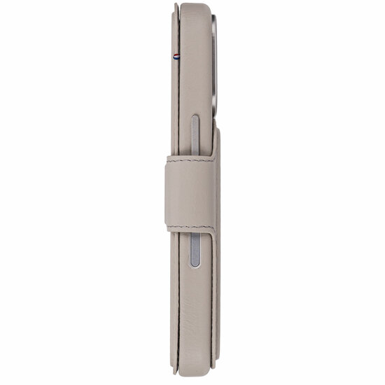 Decoded Leather Detachable 2 in 1&nbsp;Wallet iPhone 17 Pro hoesje beige