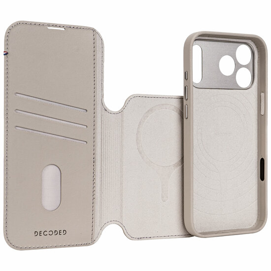 Decoded Leather Detachable 2 in 1&nbsp;Wallet iPhone 17 Pro hoesje beige