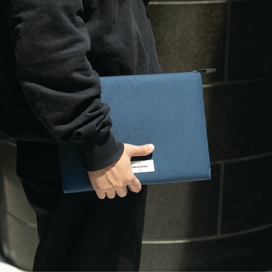 Native Union W.F.A duurzame MacBook Pro 16 inch sleeve blauw