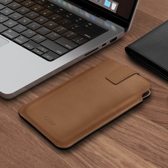TechProtection universele iPhone 6,0 tot 6,9 inch sleeve bruin