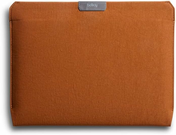 Bellroy MacBook Pro 14 inch sleeve brons