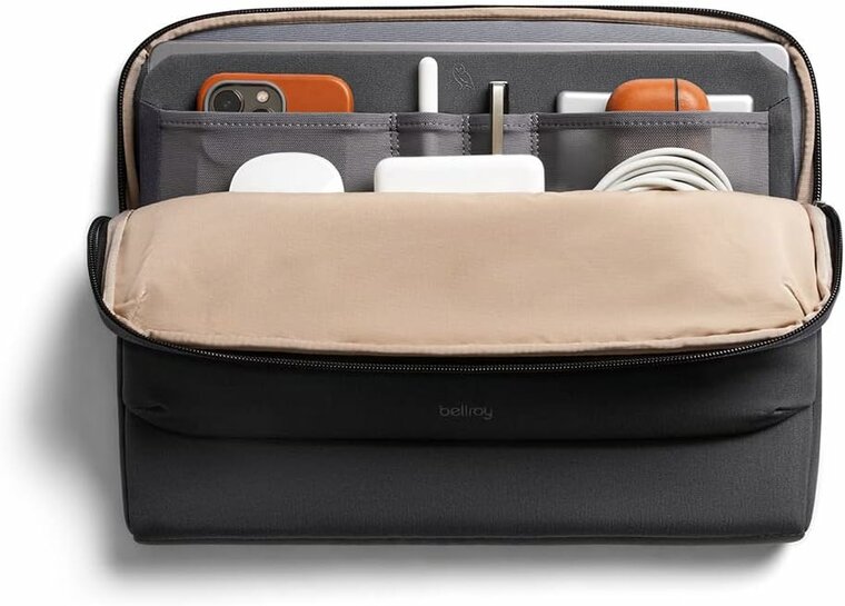 Bellroy Laptop Caddy MacBook Pro 16 inch sleeve zwart