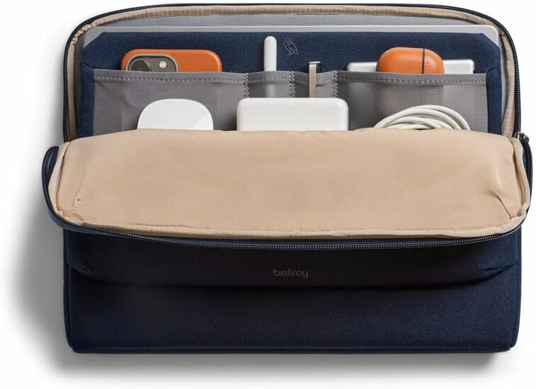 Bellroy Laptop Caddy MacBook Pro 16 inch sleeve navy