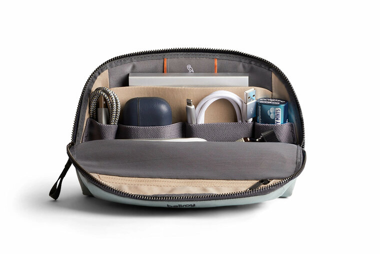 Bellroy Desk Caddy accessoires tech organizer eucalyptus