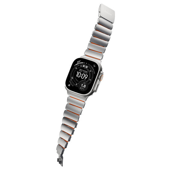 Nomad Stratos Band titanium Apple Watch 49 / 46 / 45 mm bandje natural / oranje