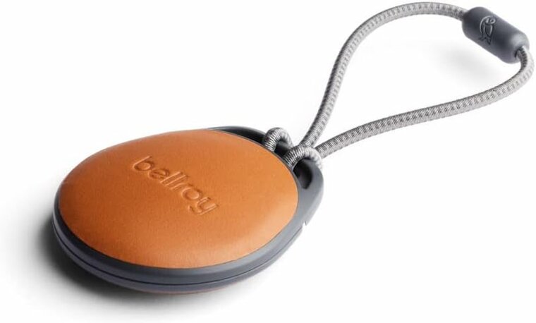 Bellroy Tag AirTag hanger terracotta