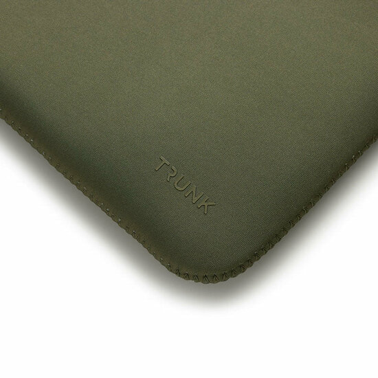 TRUNK Neoprene MacBook 13 inch sleeve groen