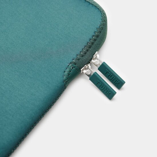 TRUNK Neoprene MacBook 13 inch sleeve donkergroen