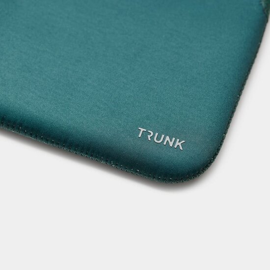 TRUNK Neoprene MacBook 13 inch sleeve donkergroen