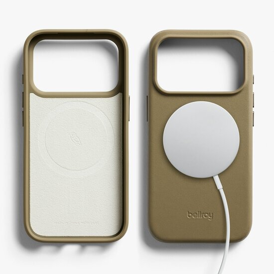 Bellroy leather iPhone 17 Pro hoesje khaki