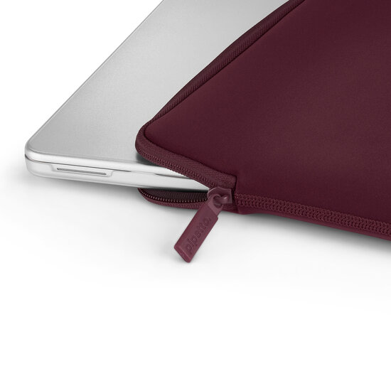 Pipetto Classic MacBook Neo 13 inch sleeve burgundy