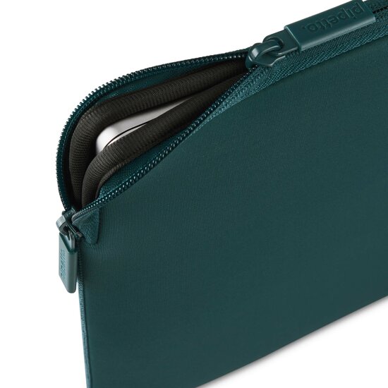 Pipetto Classic MacBook Neo 13 inch sleeve teal