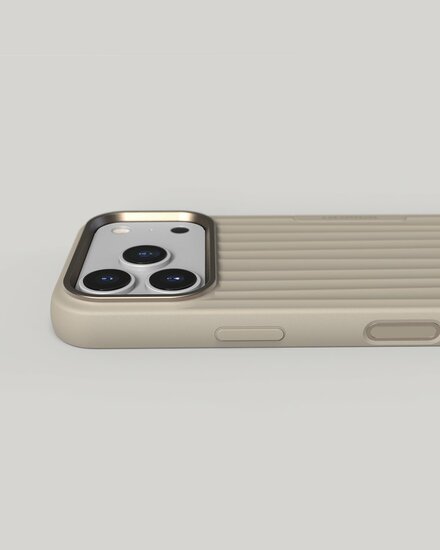 NUDIENT Bold MagSafe iPhone 18 Pro hoesje beige
