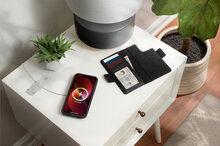 Twelve South BookBook MagSafe iPhone 15 Pro hoesje Zwart