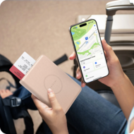 Satechi Vegan Leather&nbsp;paspoorthoes met Find My tracker roze