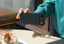 LAUT Crystal Fluro MagSafe iPhone Air hoesje zwart