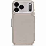 Decoded Leather Detachable 2 in 1&nbsp;Wallet iPhone 17 Pro hoesje beige