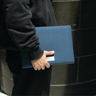Native Union W.F.A duurzame MacBook Pro 16 inch sleeve blauw