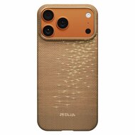 Pitaka Ultra Slim MagSafe iPhone 17 Pro hoesje golden tint