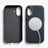 Bellroy leather iPhone 17 hoesje navy