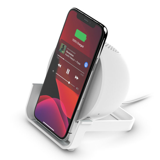 Afbeelding van Belkin BoostCharge Draadloze Oplader Stand + Speaker Wit | Appelhoes, dé specialist voor al je Apple producten